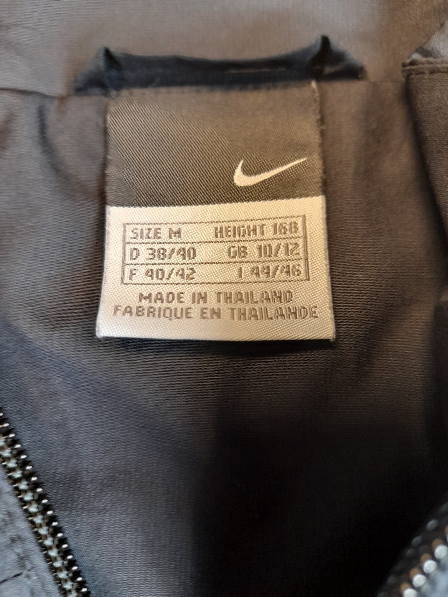 Nike vintage Jacket size medium.